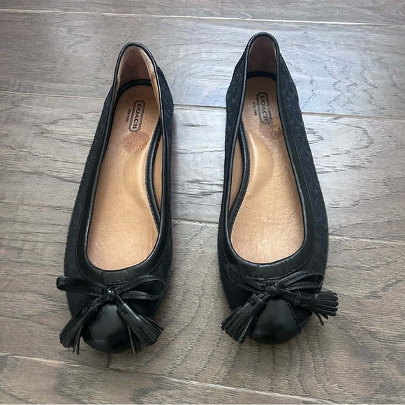 Coach Flats. Black Ballet Flats. Bow. - Picture 2 of 7